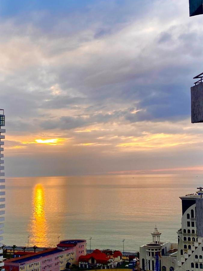 Apartment Black Sea Side Batumi Bagian luar foto