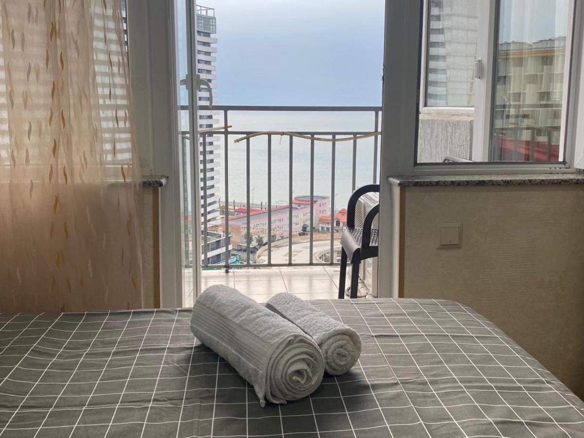 Apartment Black Sea Side Batumi Bagian luar foto