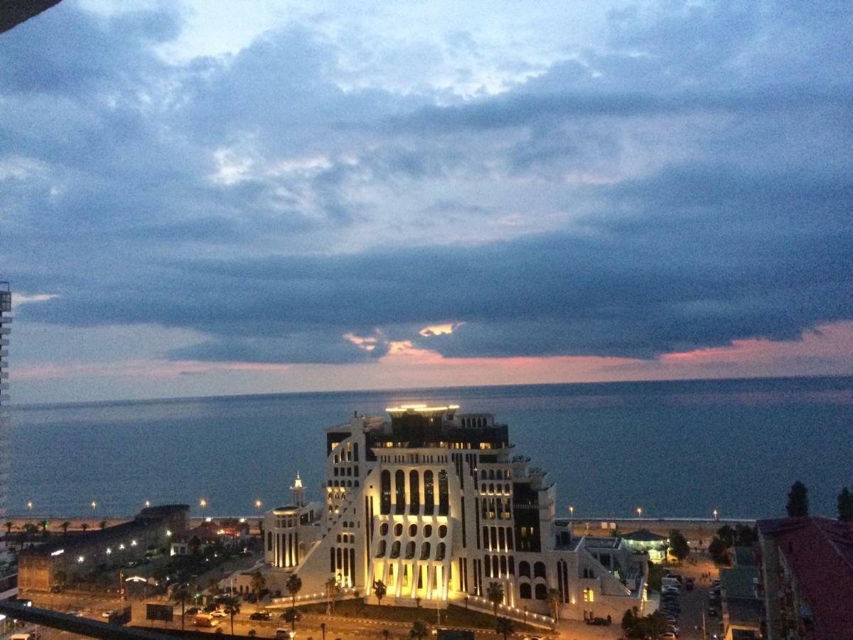 Apartment Black Sea Side Batumi Bagian luar foto